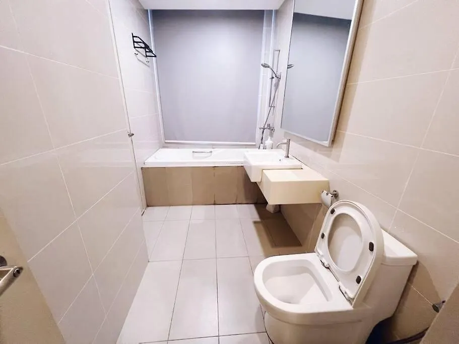 Promo Connected Train 2 Bedroom Above Mall 289 Kuala Lumpur 0*,
